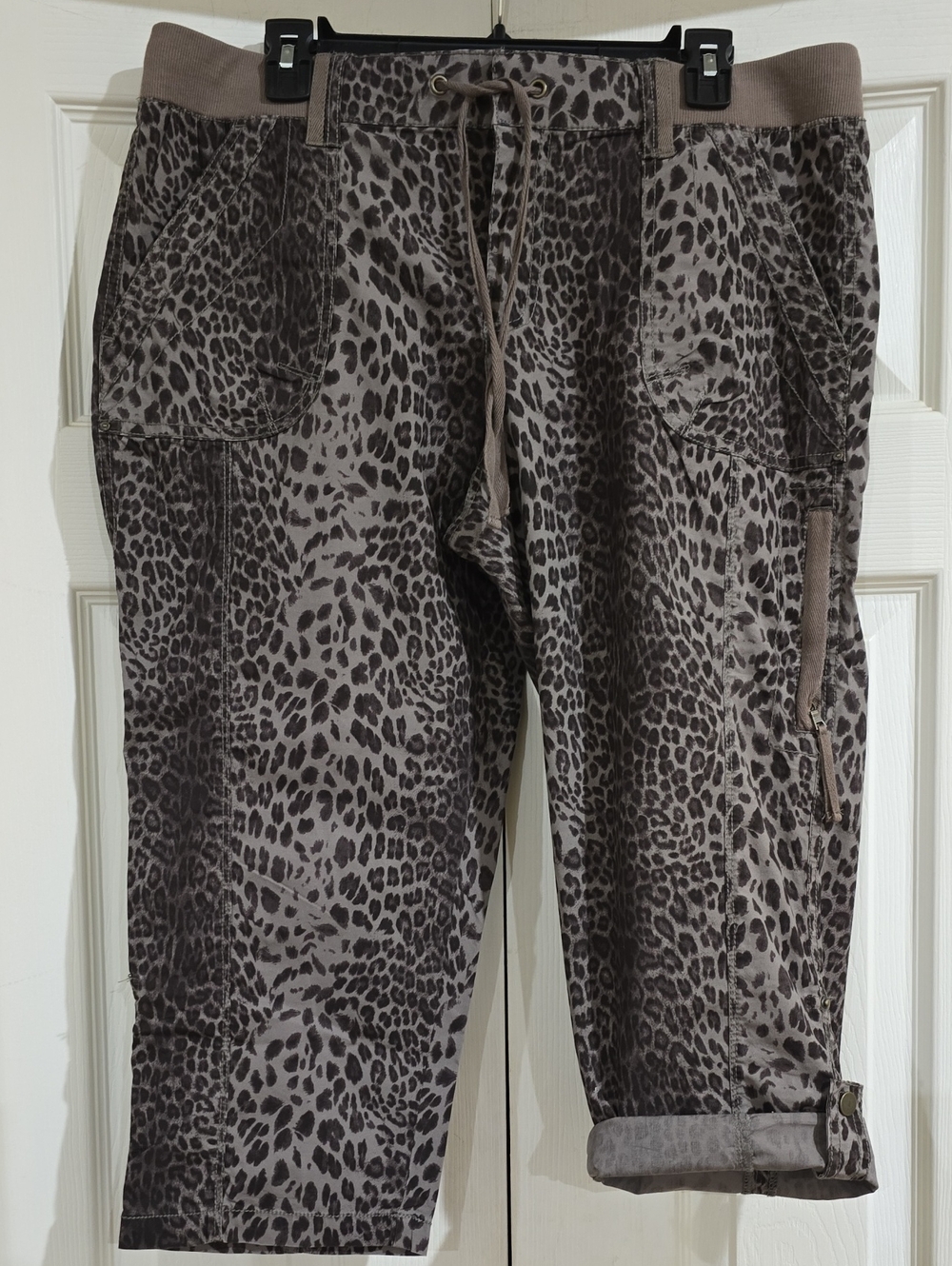 EUC-Women's Leopard Print Cropped Drawstring Pants - Brown